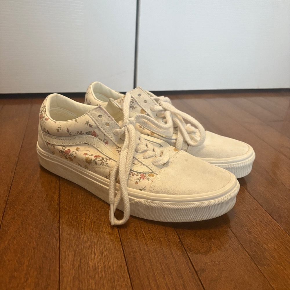 Women's Flower Decal Vans
